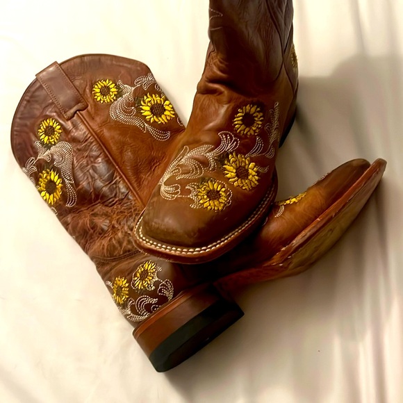 Shyanne cowboy boots. Sunflower embroidery. Square toe. - Picture 1 of 3
